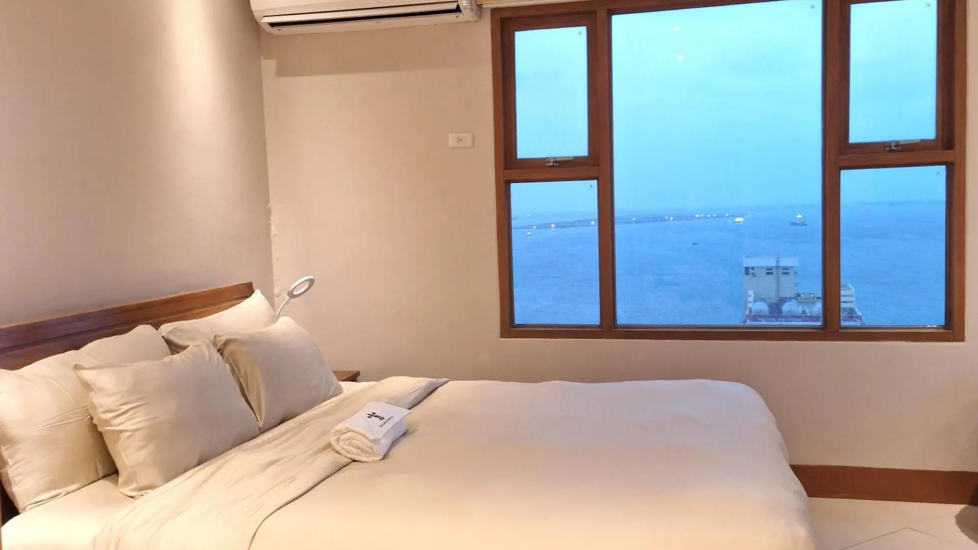 Manila Bayview Rental 0*,