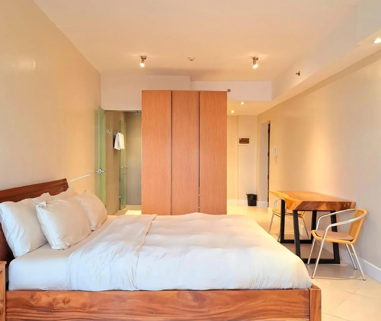 Manila Bayview Rental