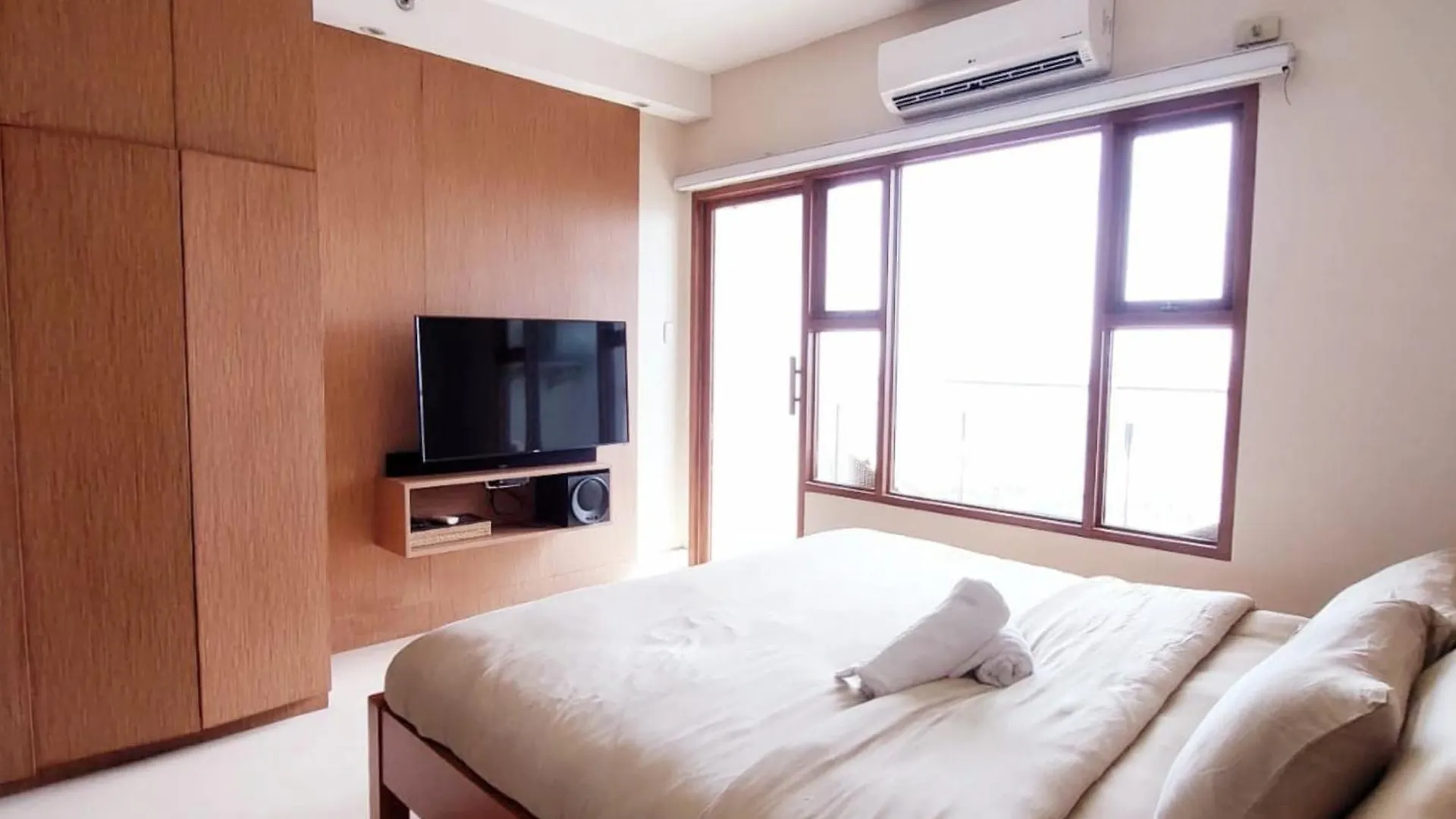 Manila Bayview Luxury Condos: Poolside Balcony Retreats 0*,