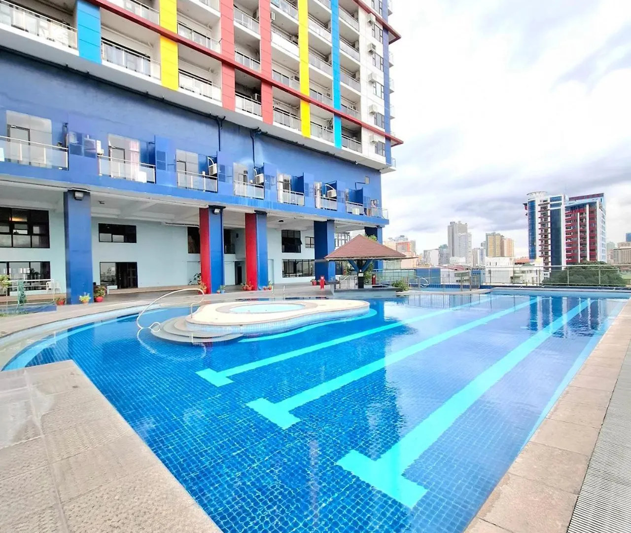 Manila Bayview Luxury Condos: Poolside Balcony Retreats Philippines