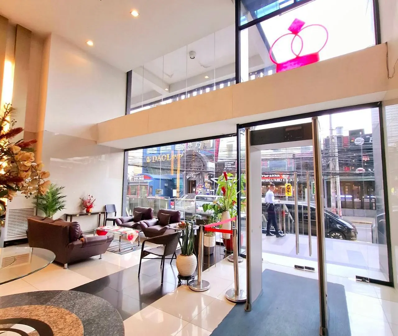 Apartment Manila Bayview Luxury Condos: Poolside Balcony Retreats Philippines